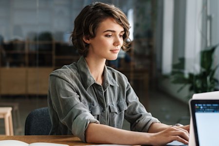 Full-Stack Growth Marketing Associate (Remote) – Strategy, AI & Performance Marketing